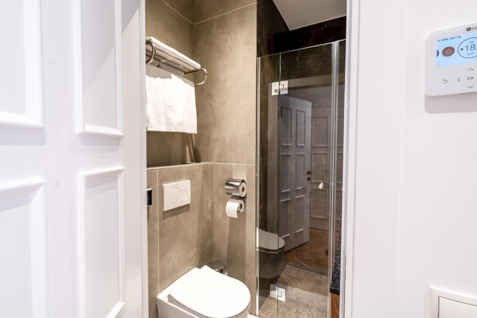 Double Room,1581706937:JPEG